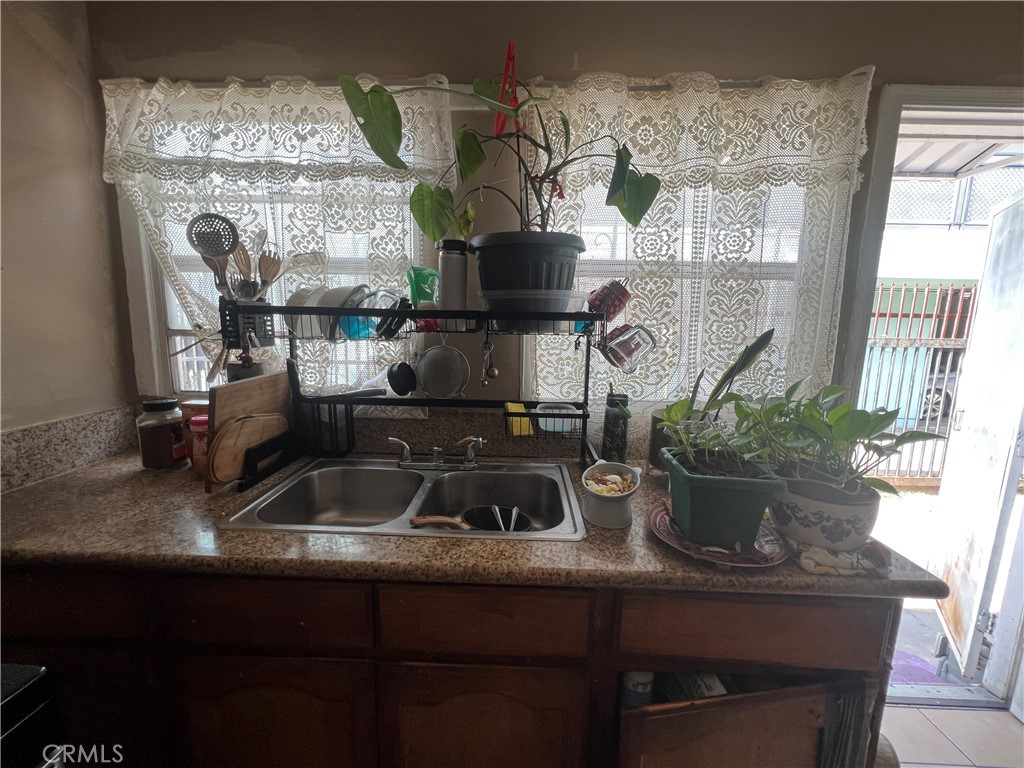 6812 S Hoover Property Photo 15