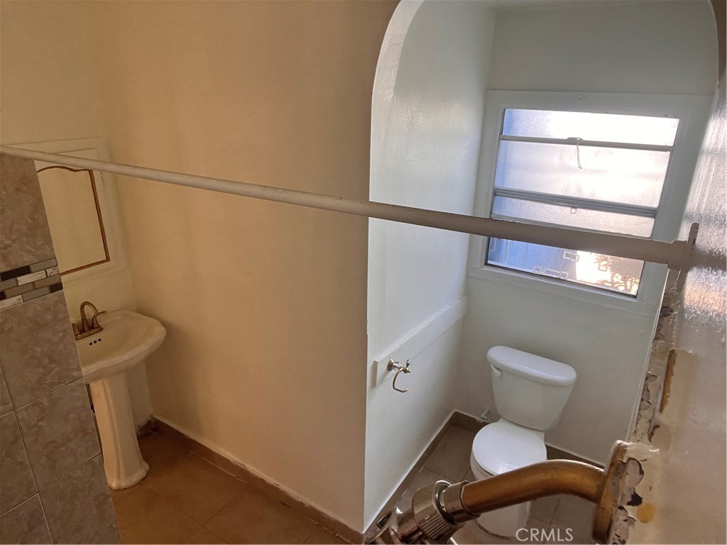 6812 S Hoover Property Photo 16
