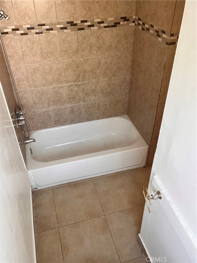 6812 S Hoover Property Photo 17