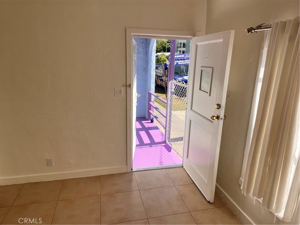 6812 S Hoover Property Photo 19