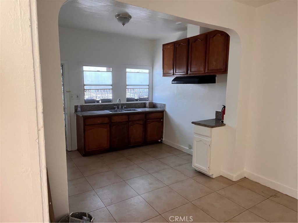 6812 S Hoover Property Photo 21