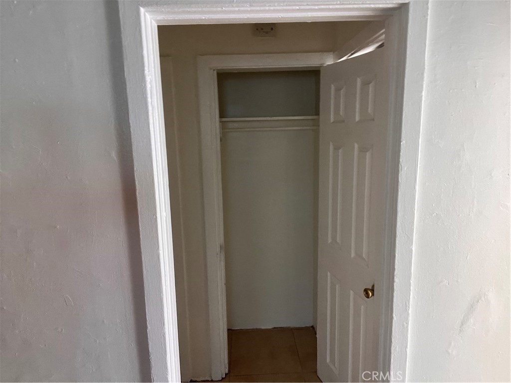 6812 S Hoover Property Photo 22