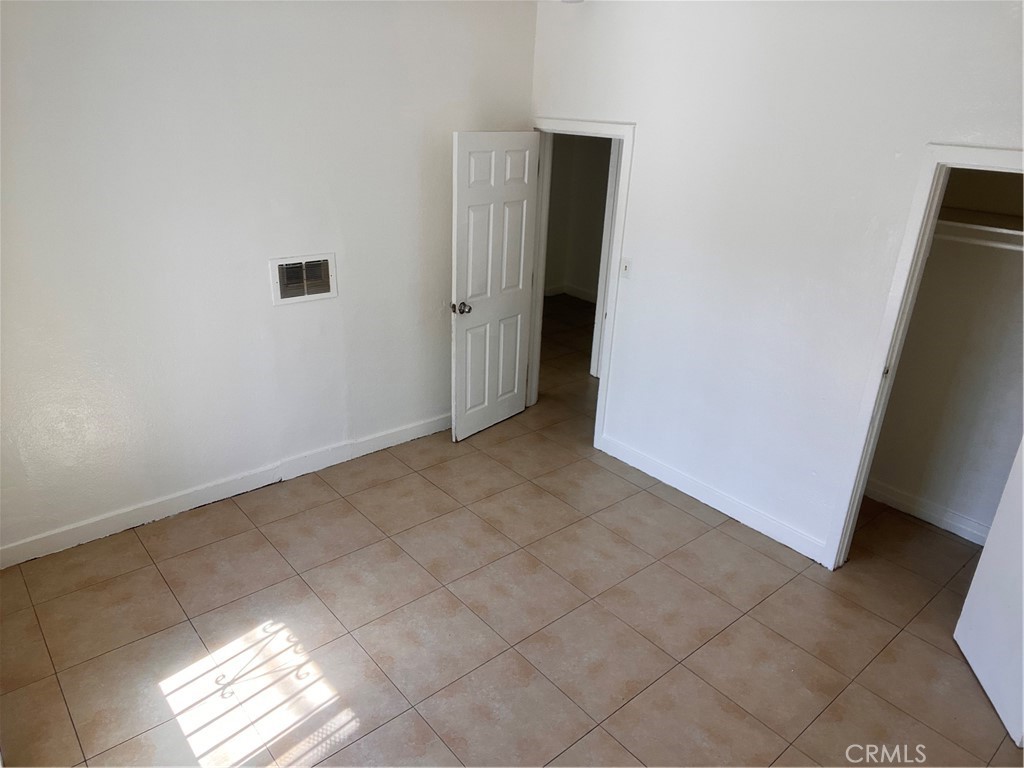6812 S Hoover Property Photo 24