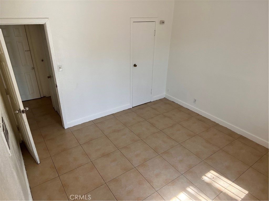 6812 S Hoover Property Photo 25