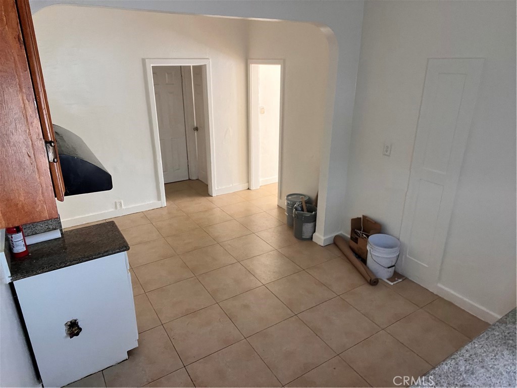 6812 S Hoover Property Photo 27
