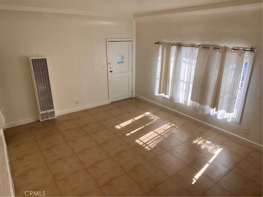 6812 S Hoover Property Photo 28