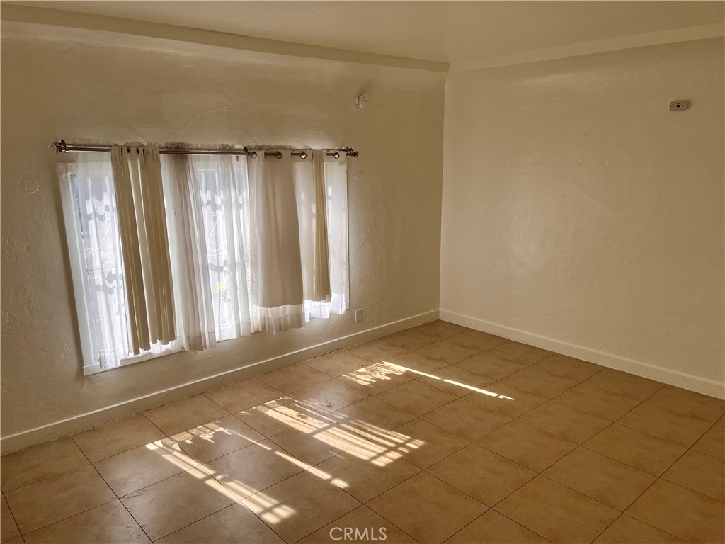 6812 S Hoover Property Photo 30
