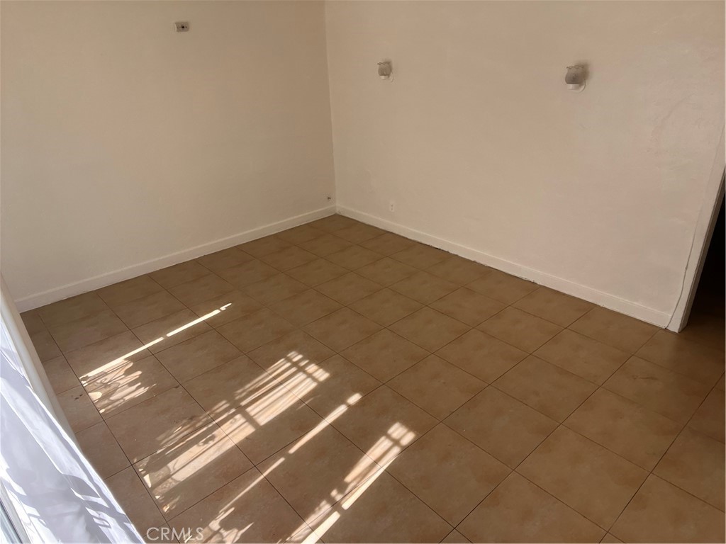 6812 S Hoover Property Photo 31