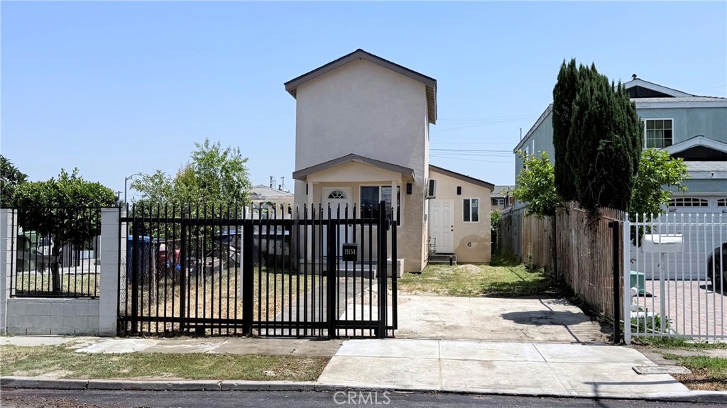 11154 Towne Property Photo 2