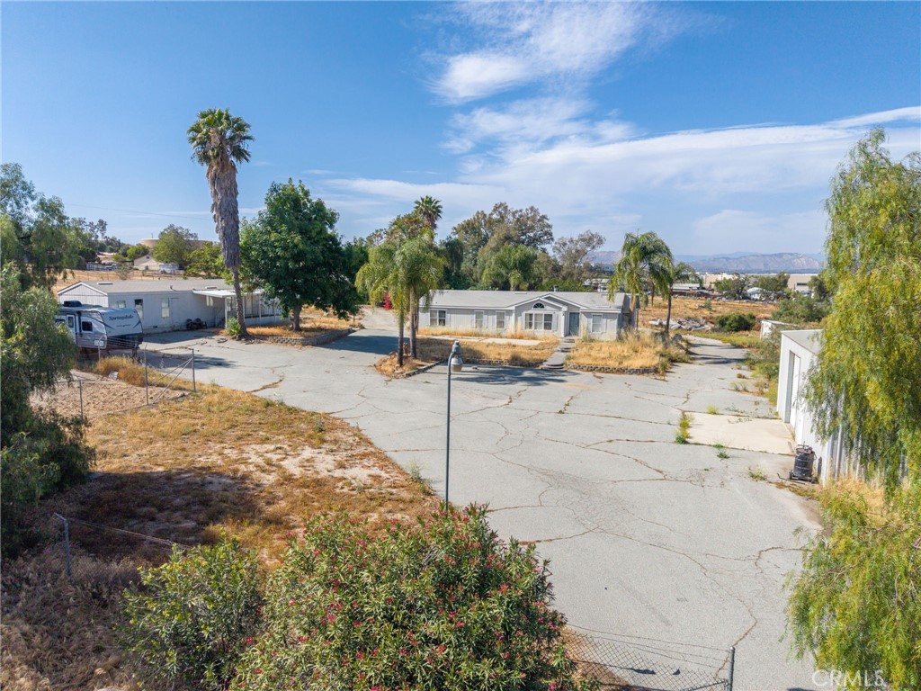 22540 Markham Street Property Photo 13