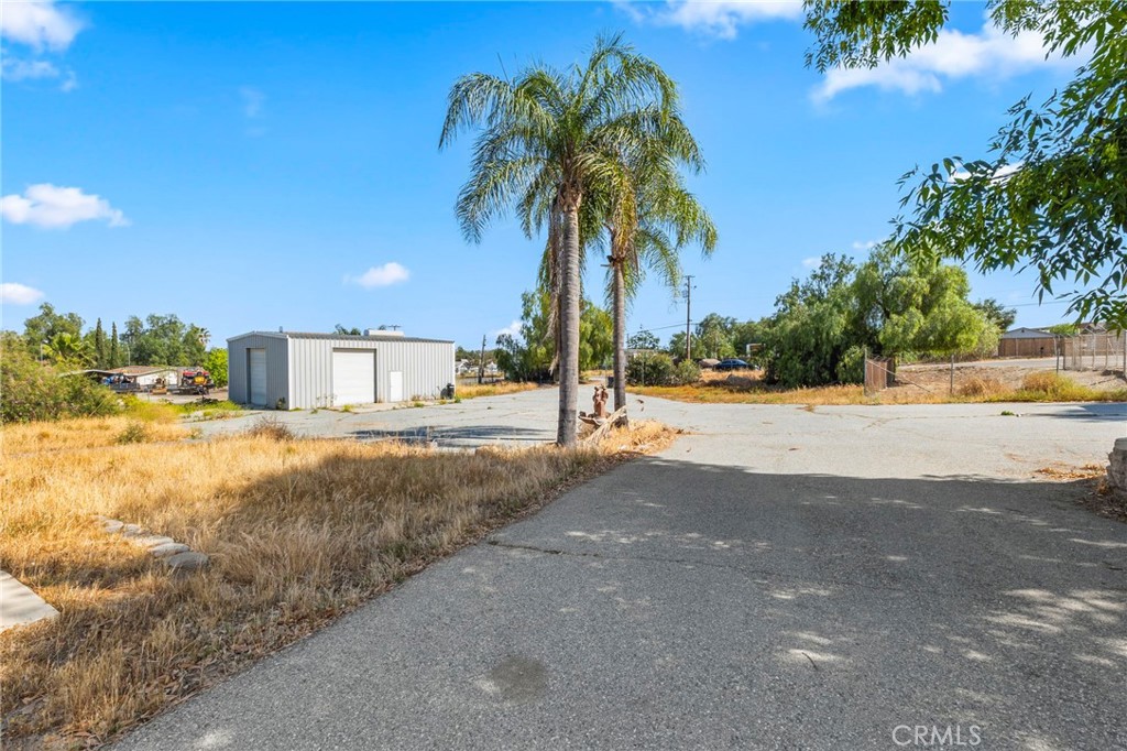 22540 Markham Street Property Photo 6