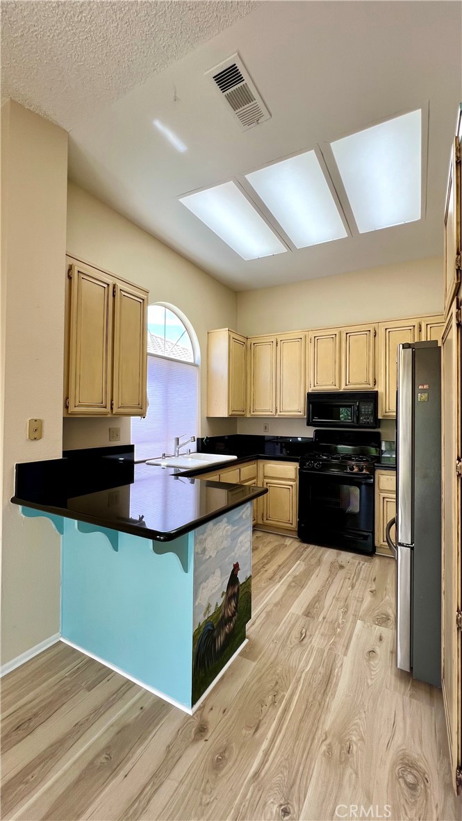 5245 W Plain Field Property Photo 14