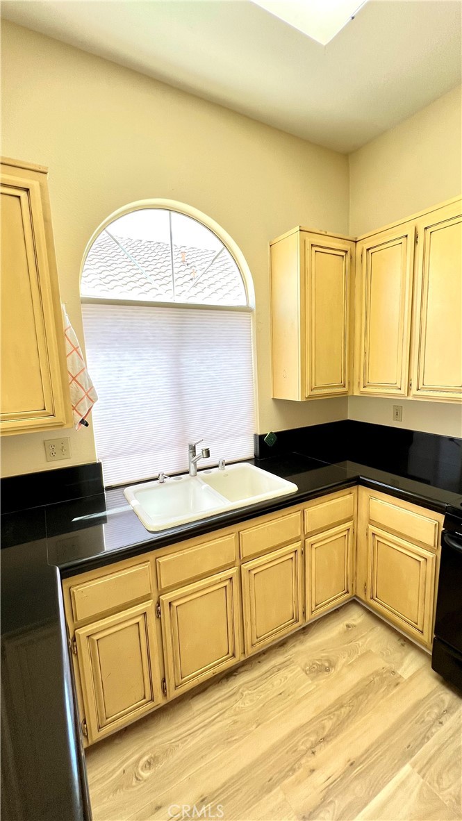 5245 W Plain Field Property Photo 16