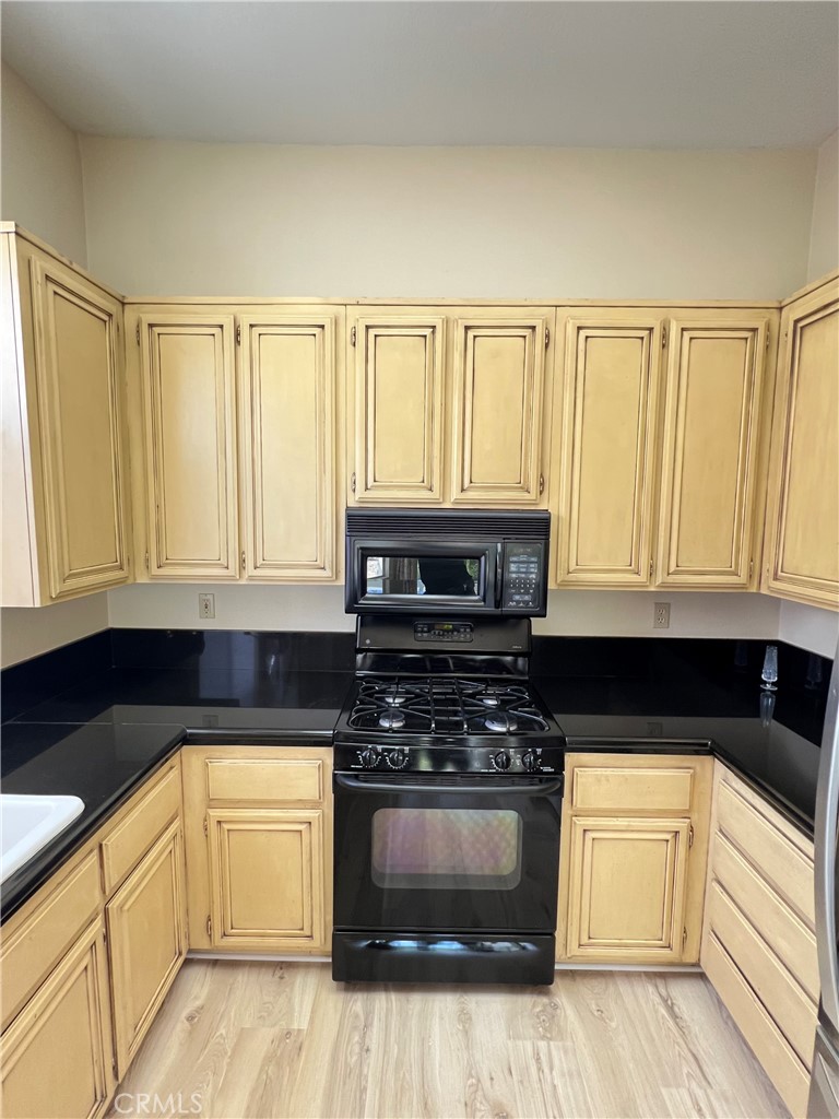 5245 W Plain Field Property Photo 17
