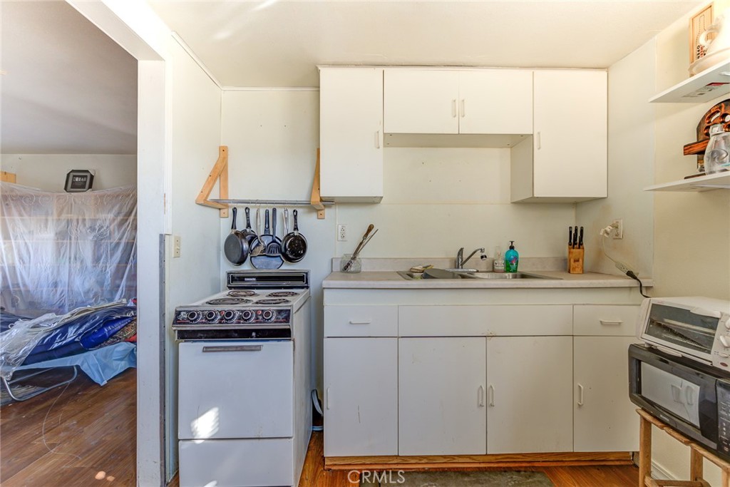 219 S California Property Photo 3