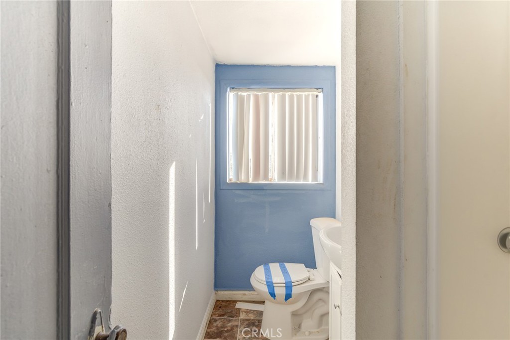 219 S California Property Photo 5