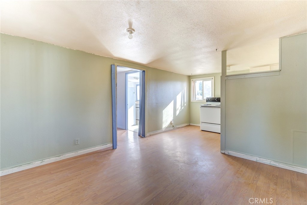 219 S California Property Photo 7