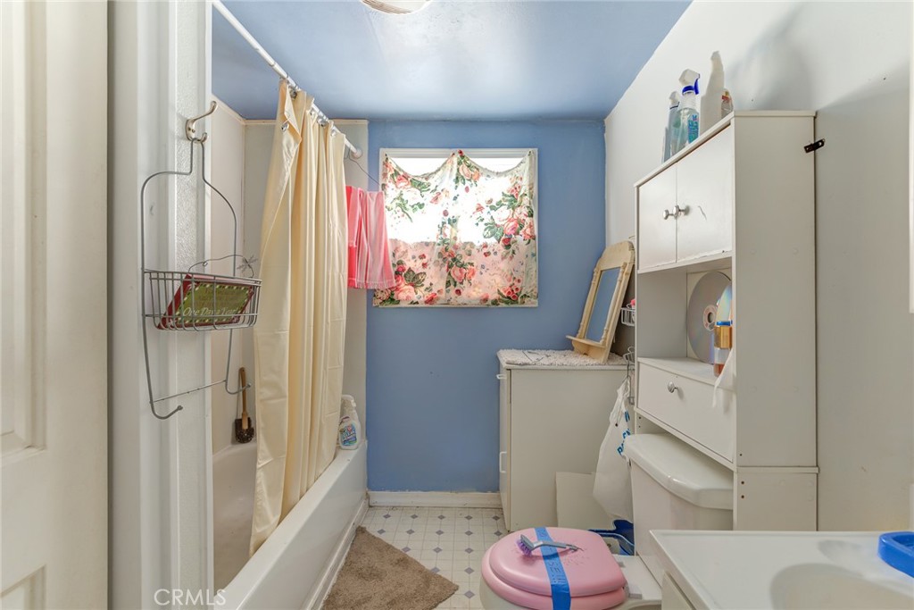 219 S California Property Photo 14