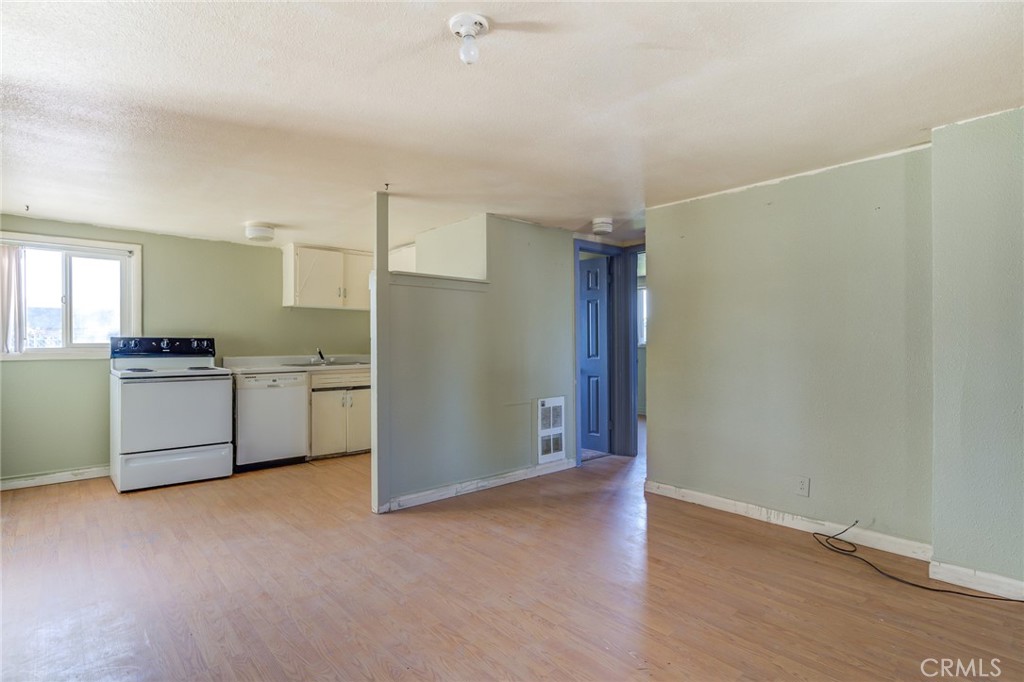 219 S California Property Photo 16