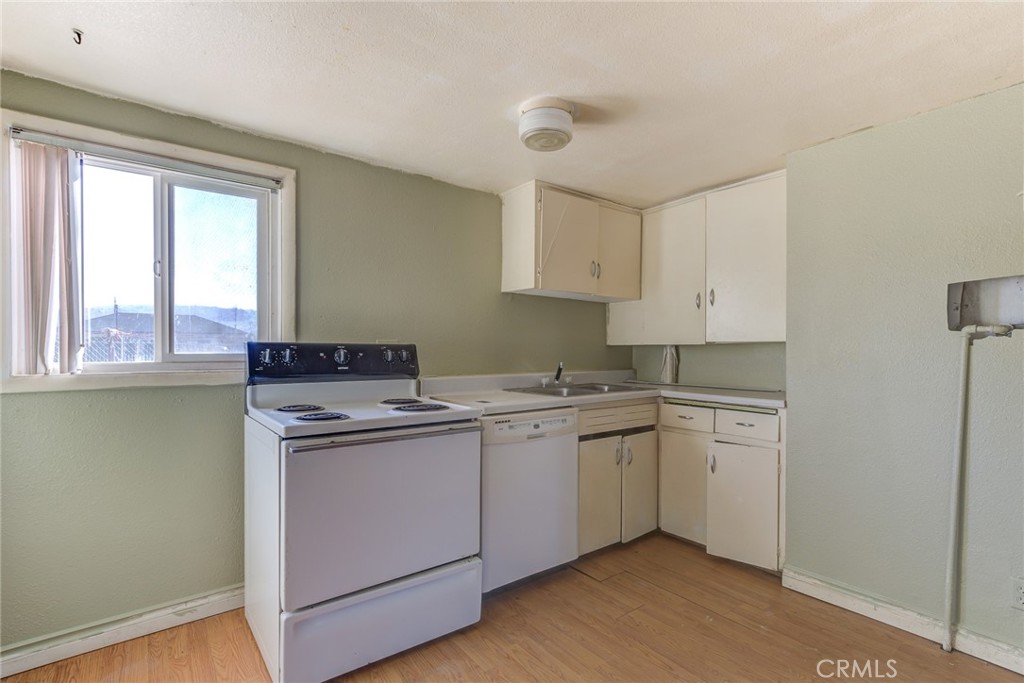 219 S California Property Photo 19