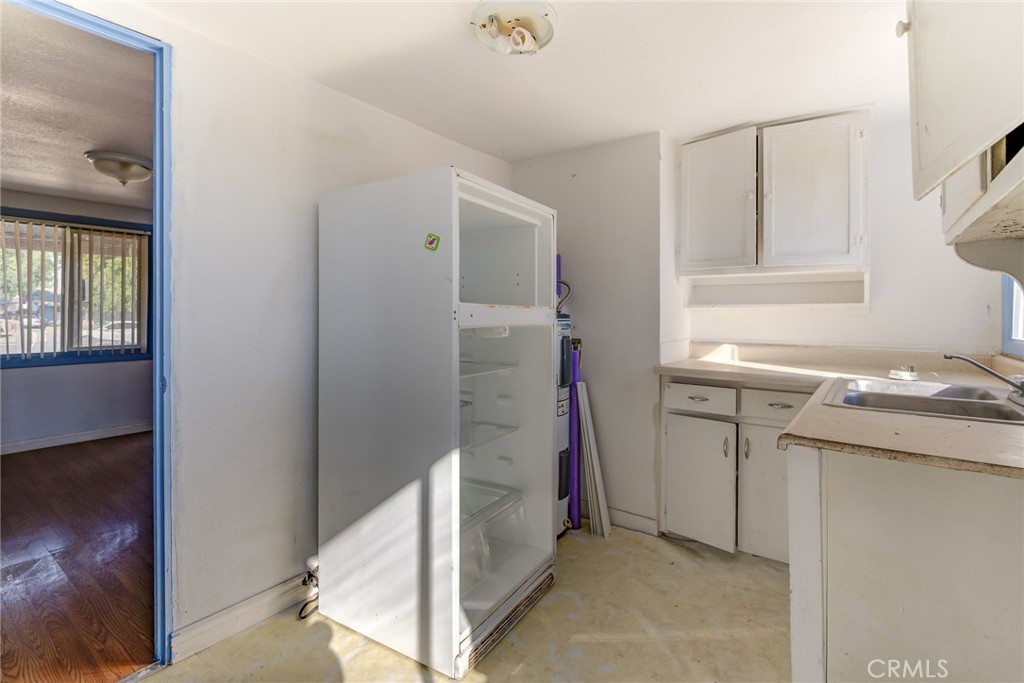 219 S California Property Photo 25