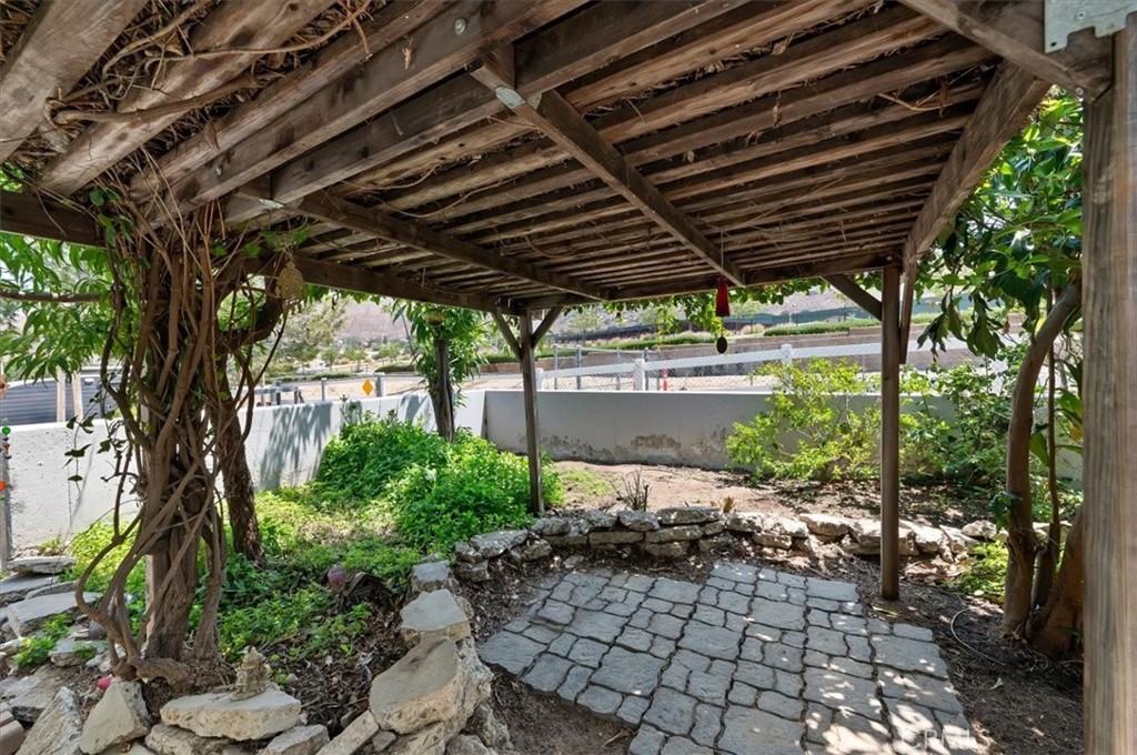 115 East Street Property Photo 7