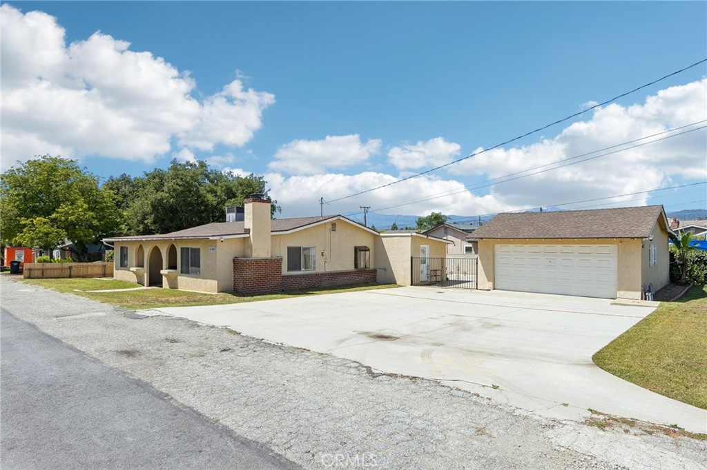 4443 N Sunflower Property Photo 2