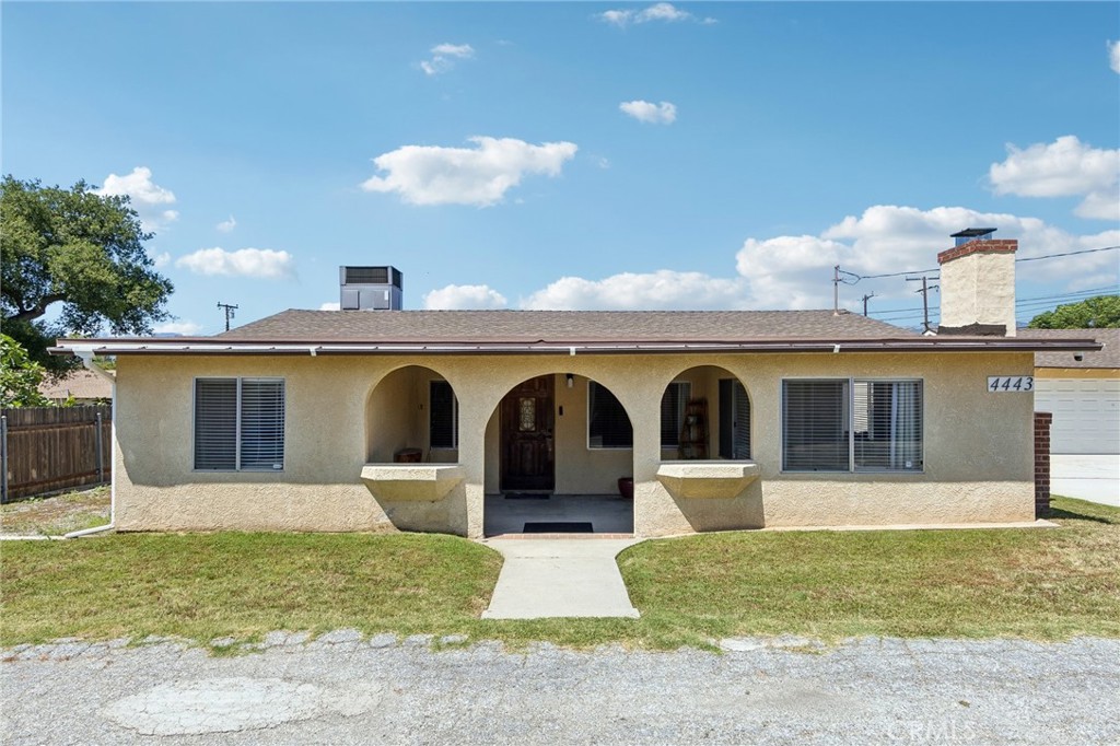 4443 N Sunflower Property Photo 3