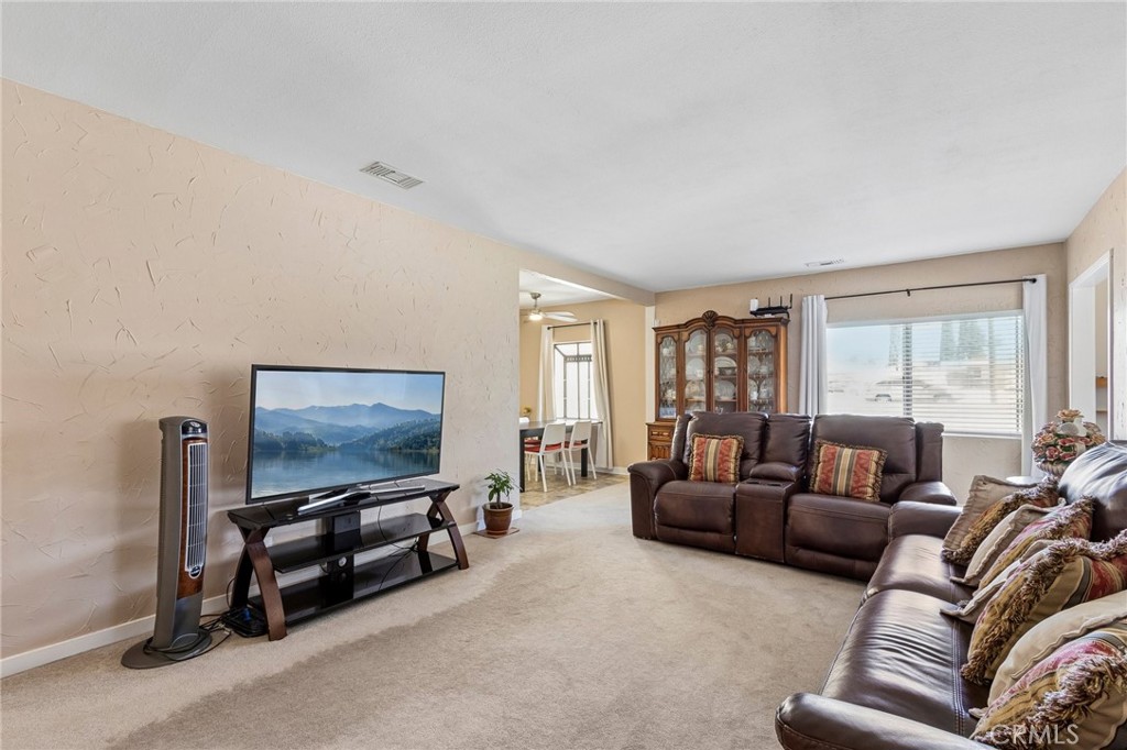 4443 N Sunflower Property Photo 6