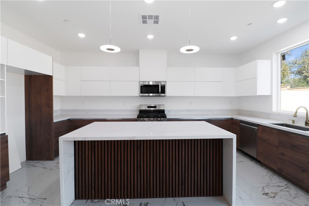 14416 Buvan Court Property Photo 8