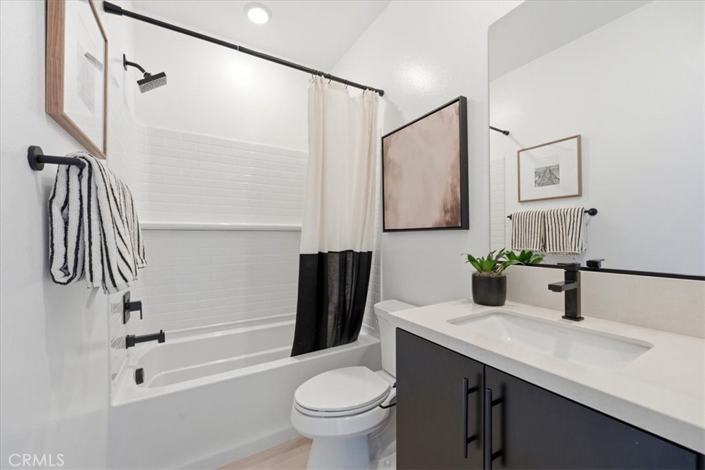 10728 Golden Koi B Property Photo 25