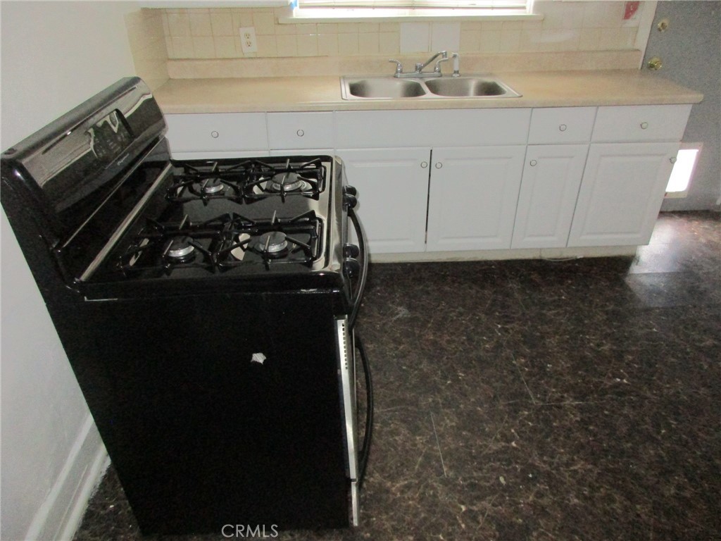 3076 Lemon Property Photo 8