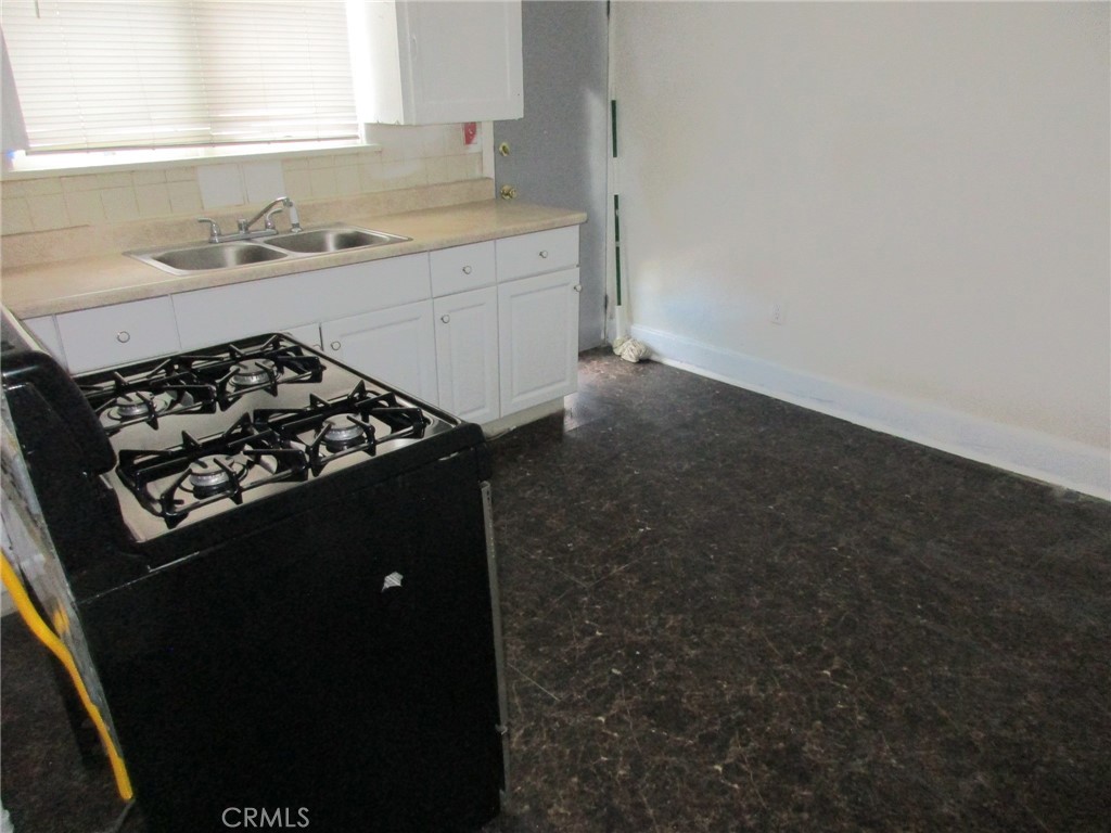 3076 Lemon Property Photo 9