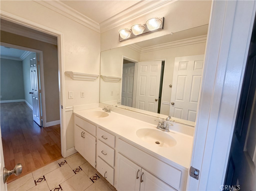 27801 Canyon Hills Way Property Photo 14
