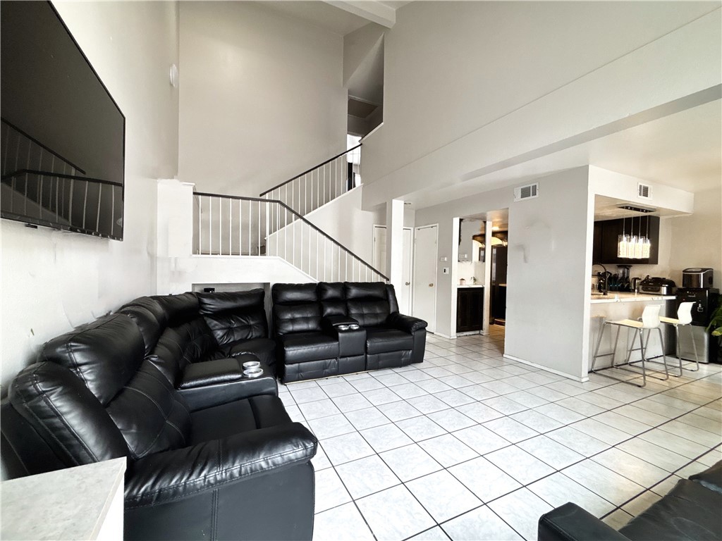 820 W Compton 16 Property Photo 4