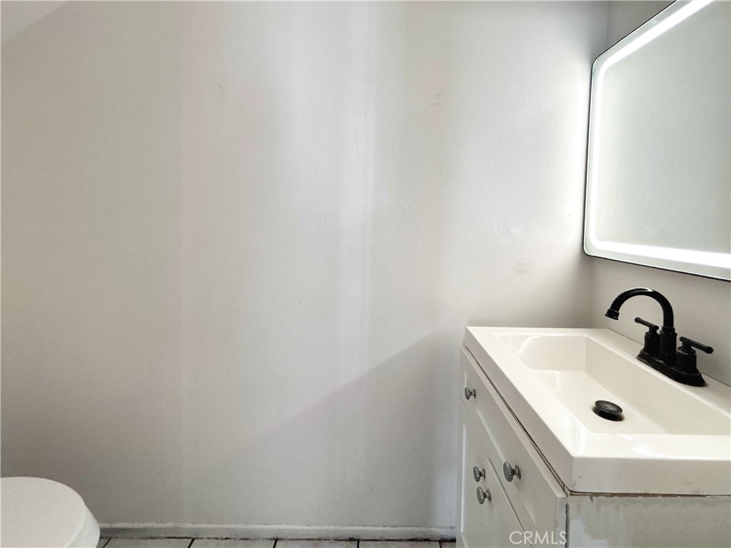 820 W Compton 16 Property Photo 23