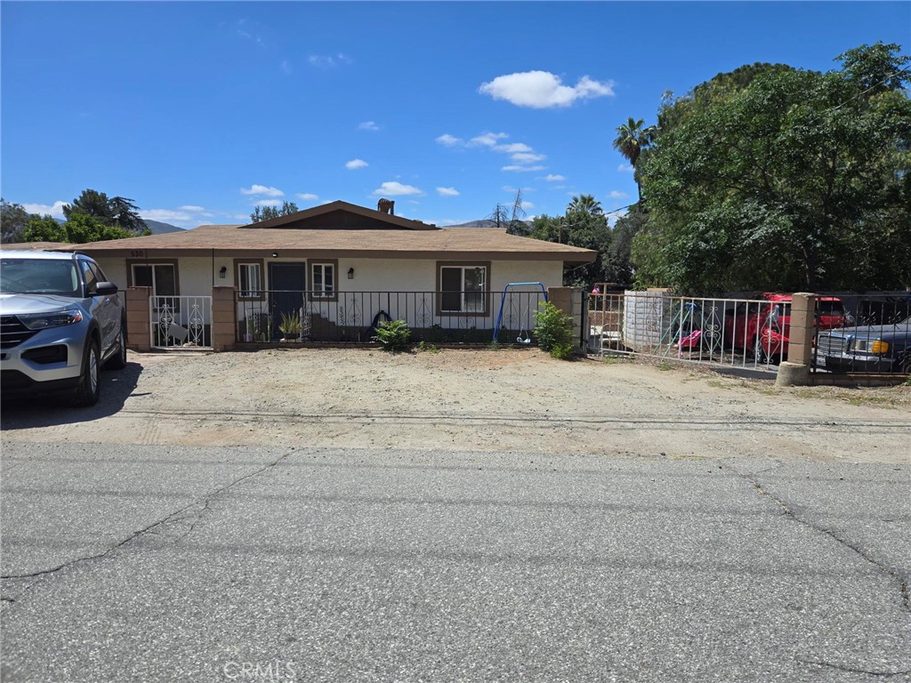 530 GILMAN W Property Photo 1