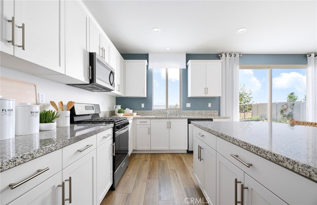 27310 Golden Nugget Street Property Photo 3