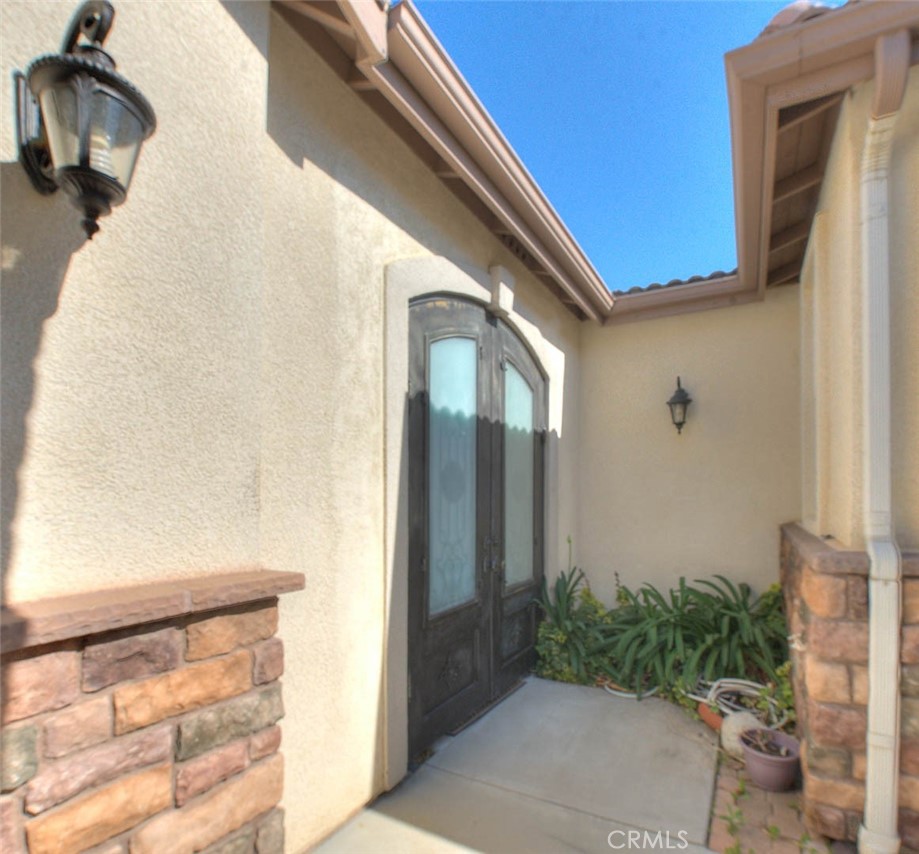381 Mesa Verde Property Photo 6