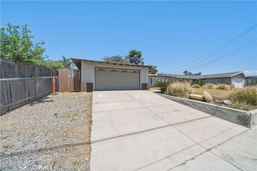 14732 Whittram Property Photo 3