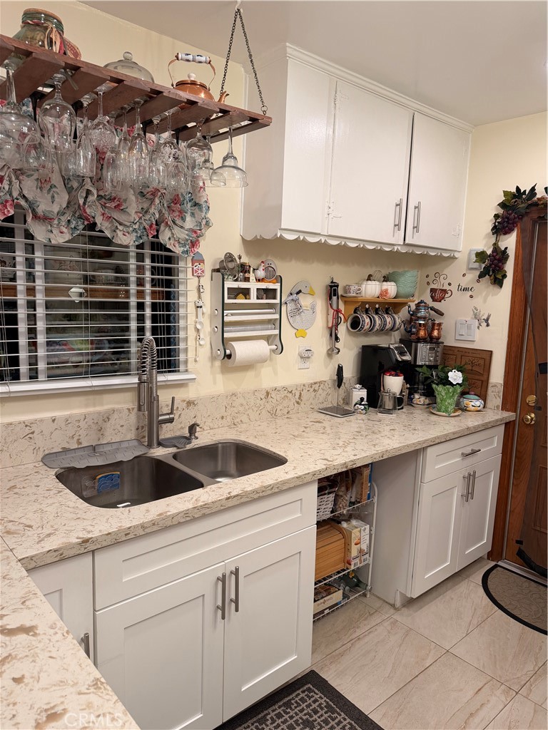 444 W Buckthorn Property Photo 21