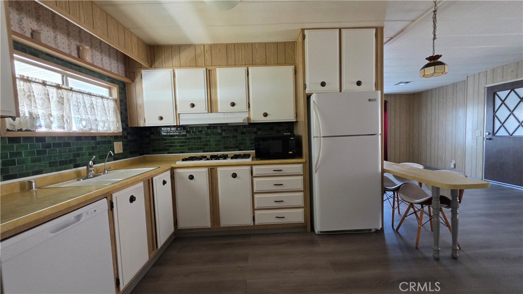 575 S Lyon Avenue 51 Property Photo 8