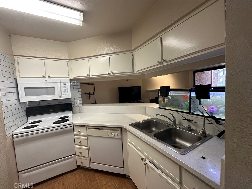 10655 Lemon Avenue 2709 Property Photo 4