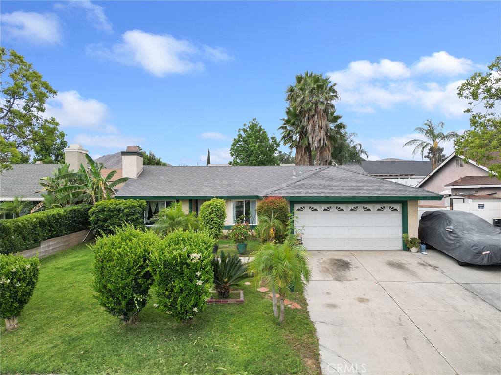 5242 La Salle Property Photo 1