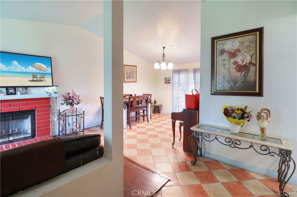 5242 La Salle Property Photo 8