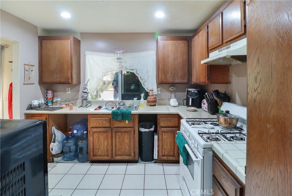 5242 La Salle Property Photo 9