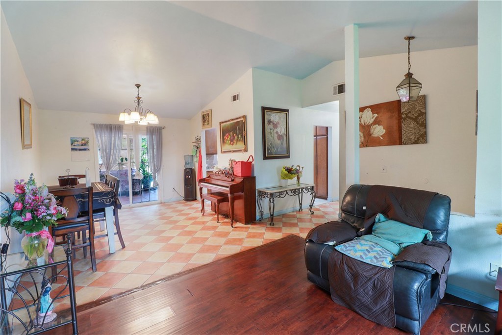 5242 La Salle Property Photo 11