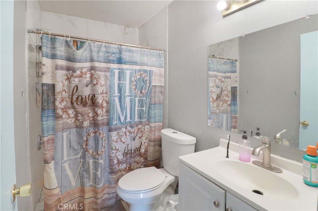 5242 La Salle Property Photo 12