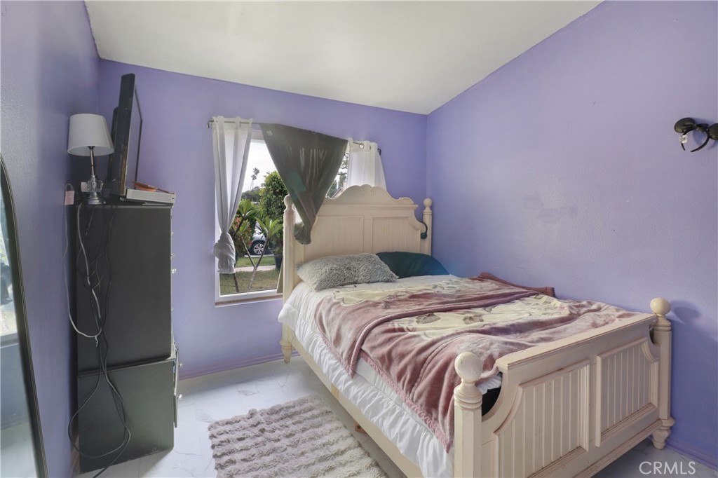 5242 La Salle Property Photo 13