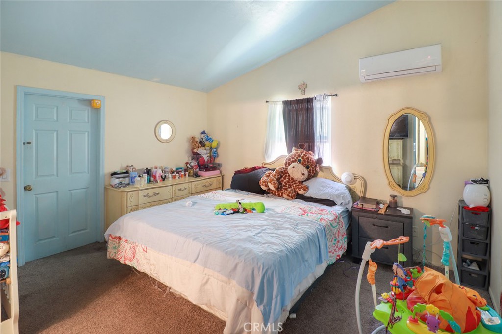 5242 La Salle Property Photo 14